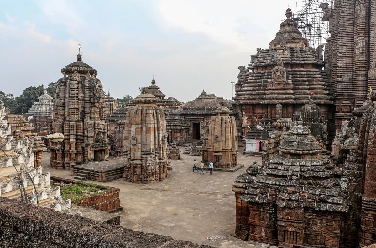 Lingaraja: Divine Mysteries & Soul-Stirring Miracles of the Eleventh-Century Shiva-Vishnu Temple at Bhubaneswar — Temples