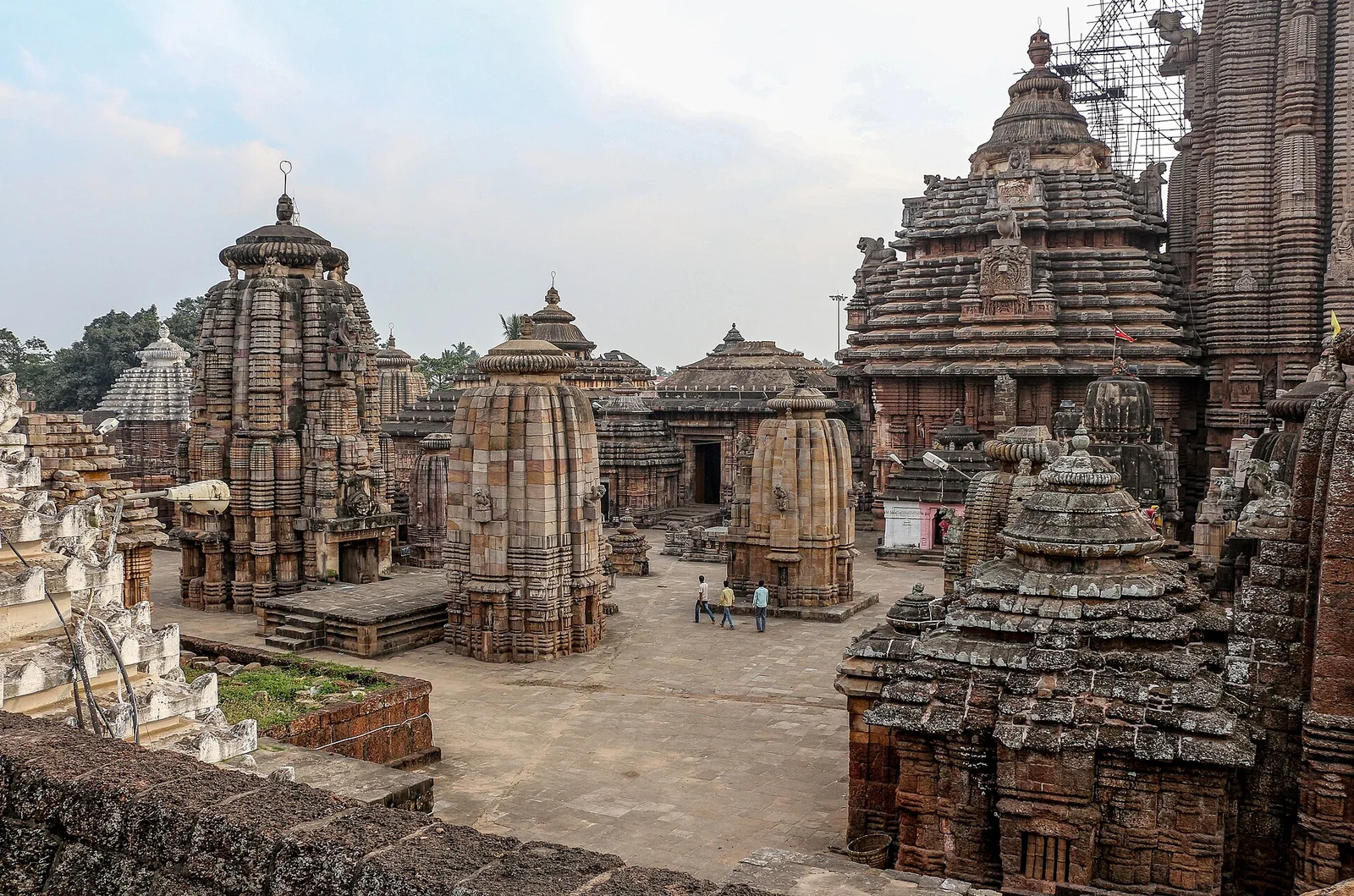 Lingaraja: Divine Mysteries & Soul-Stirring Miracles of the Eleventh-Century Shiva-Vishnu Temple at Bhubaneswar — Temples